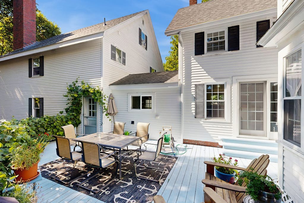 Historic home steps from the harbor with enclosed porches & gorgeous deck