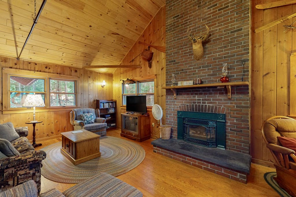 Breakwater Lodge