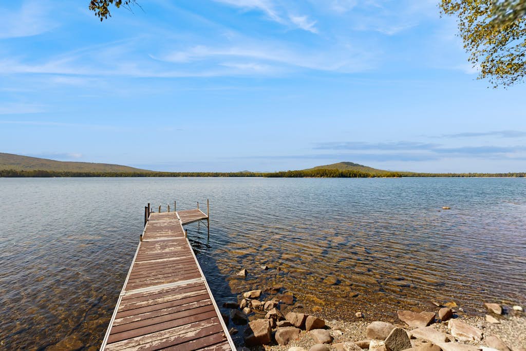 Lakefront cabin close to town with dock, firepit - dogs welcome