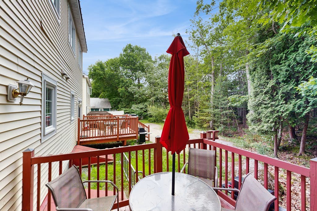 Convenient home with deck, grill, & washer/dryer - walk into town & Acadia