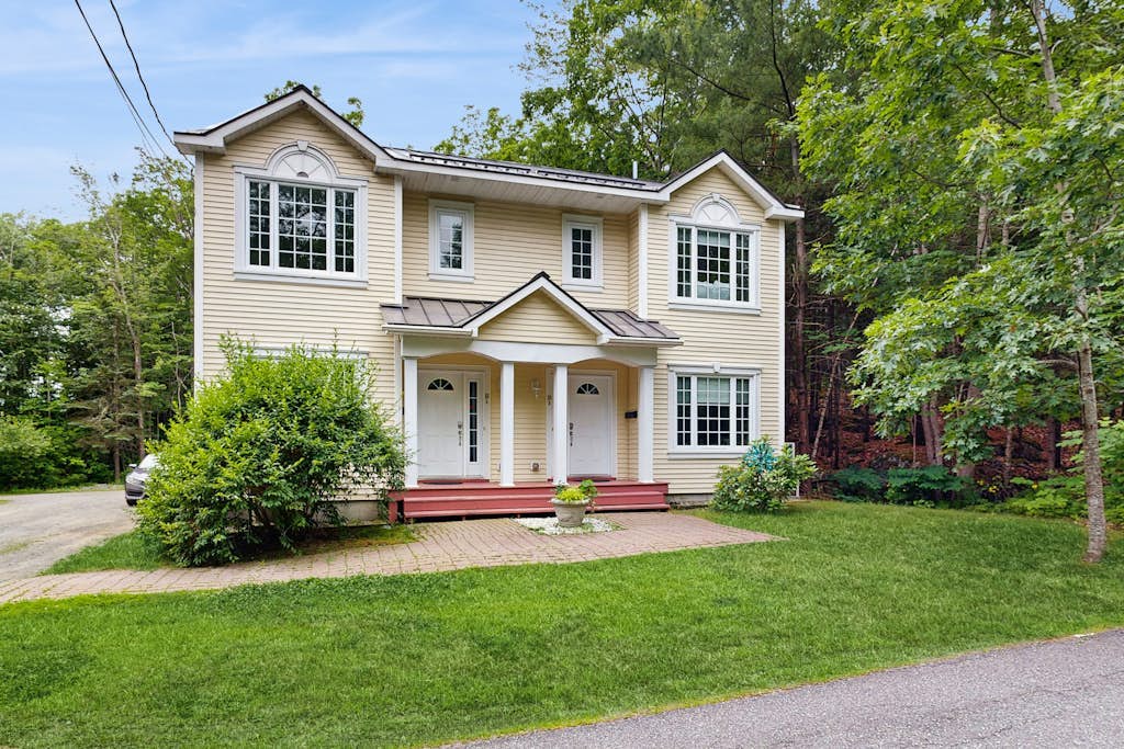 Convenient home with deck, grill, & washer/dryer - walk into town & Acadia
