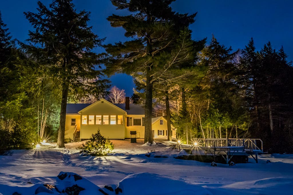 Lakefront cottage w/ beautiful views of Moosehead Lake & Big Moose Mountain