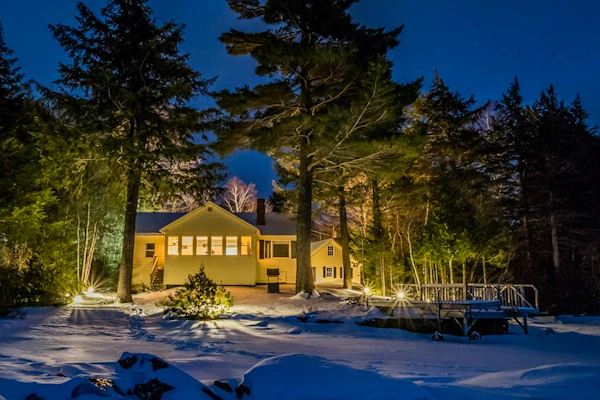 Lakefront cottage w/ beautiful views of Moosehead Lake & Big Moose Mountain