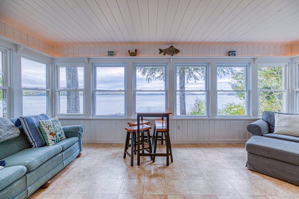 Lakefront cottage w/ beautiful views of Moosehead Lake & Big Moose Mountain