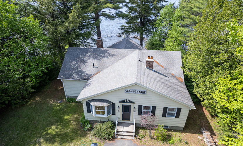 Lakefront cottage w/ beautiful views of Moosehead Lake & Big Moose Mountain