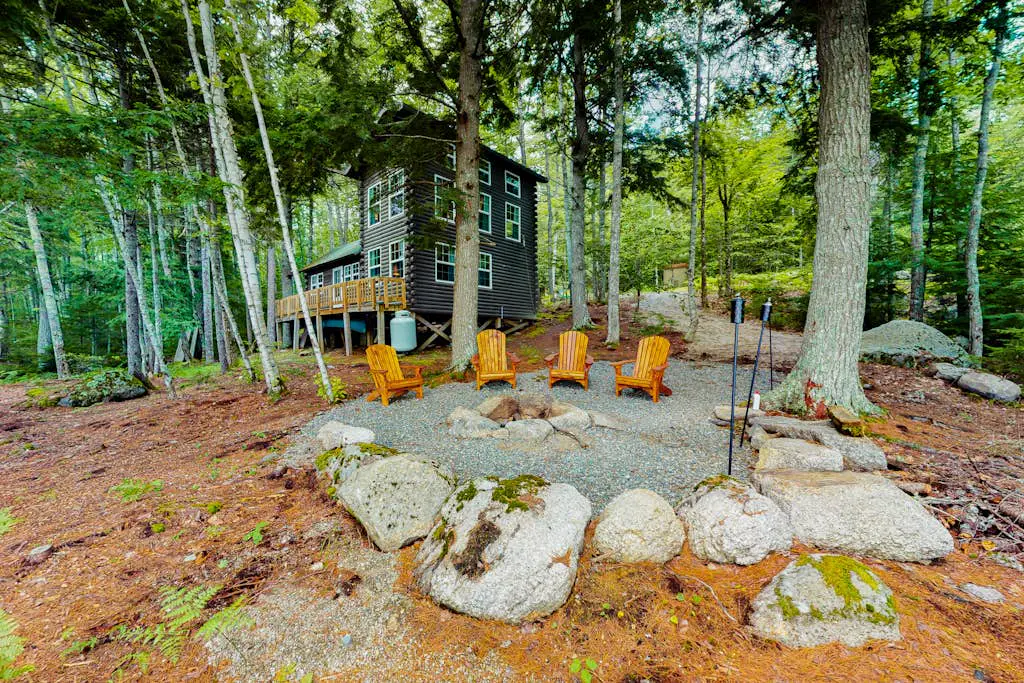 Lazy Lumberjack Lakeside Cottage