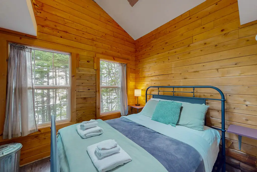 Lazy Lumberjack Lakeside Cottage