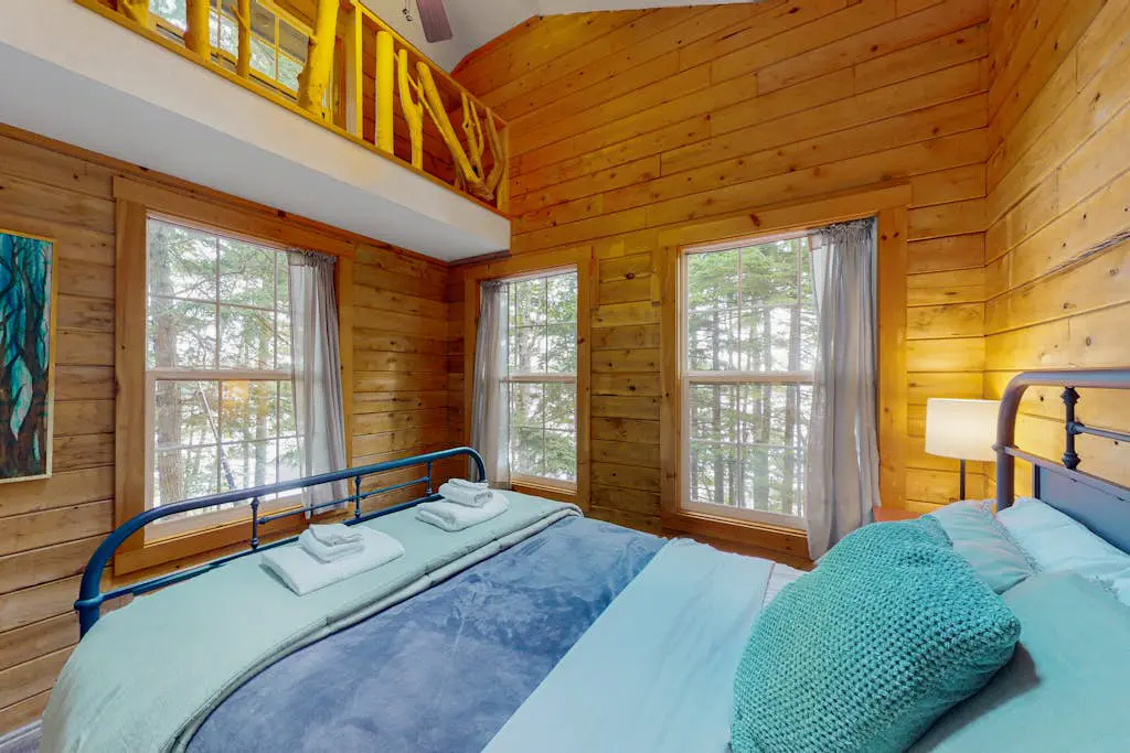Lazy Lumberjack Lakeside Cottage