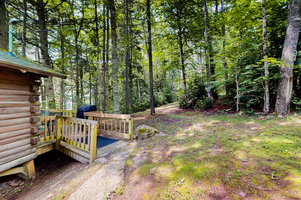 Lazy Lumberjack Lakeside Cottage