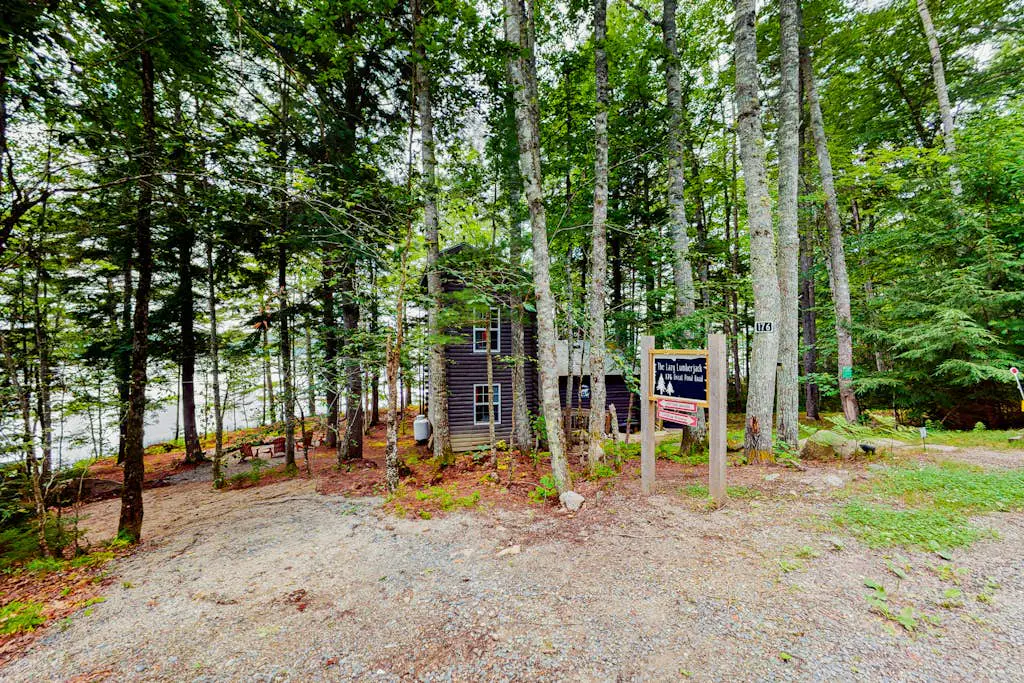 Lazy Lumberjack Lakeside Cottage