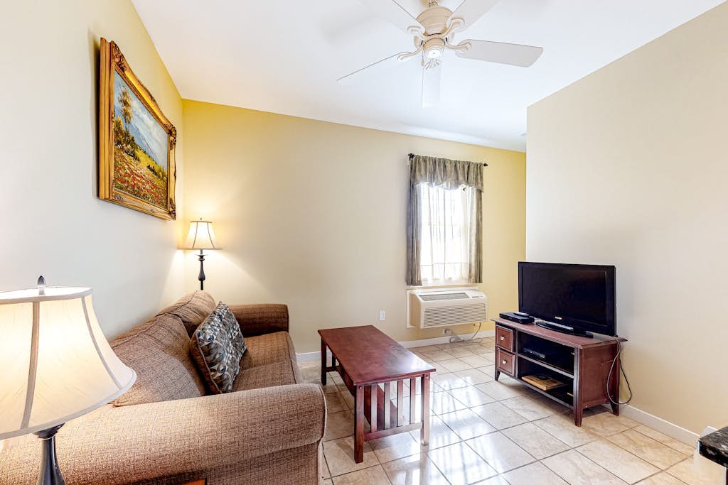 Downtown suite near with water with central AC and shared washer/dryer