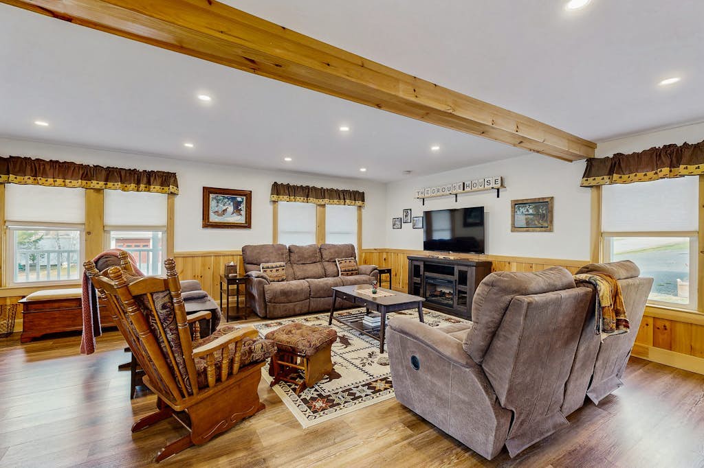 Lakeview Getaway - Trailer Parking, Walk to Ramp, Dogs Welcome & High-Speed WiFi