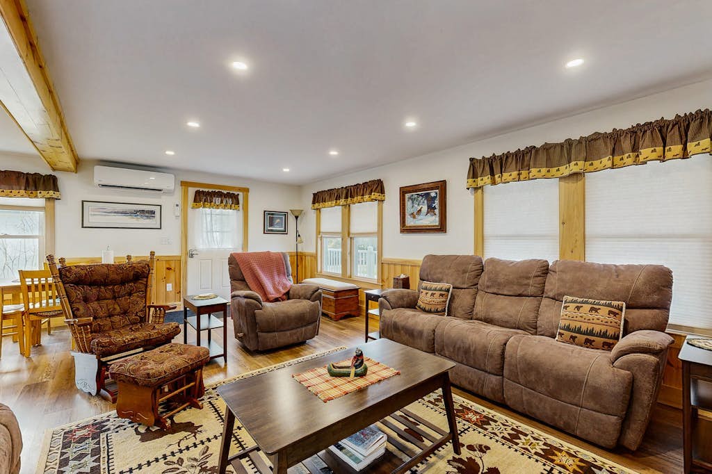Lakeview Getaway - Trailer Parking, Walk to Ramp, Dogs Welcome & High-Speed WiFi