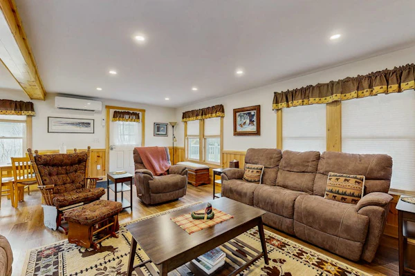 Lakeview Getaway - Trailer Parking, Walk to Ramp, Dogs Welcome & High-Speed WiFi