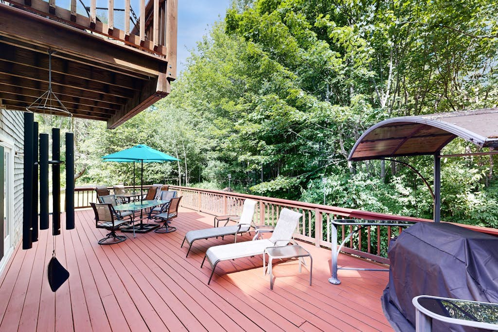 Oceanfront Home in East Boothbay w/ Linekin Bay Views, Decks, WiFi, Washer/Dryer