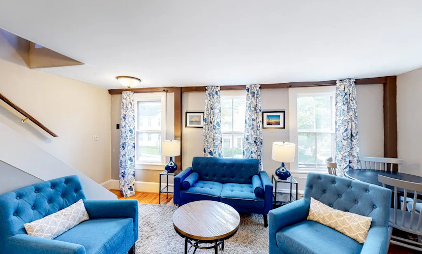 Comfy Downtown Getaway w/ Full Kitchen - Close to the Beach
