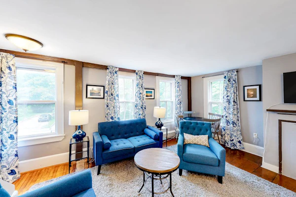 Comfy Downtown Getaway w/ Full Kitchen - Close to the Beach
