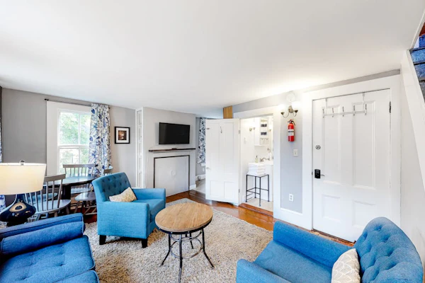 Comfy Downtown Getaway w/ Full Kitchen - Close to the Beach