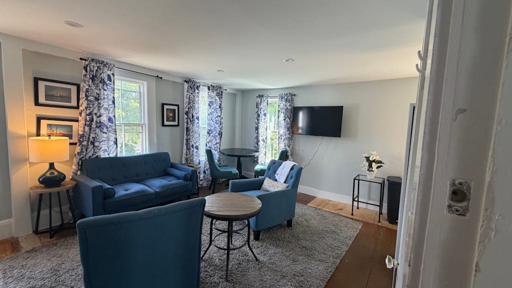 Comfy Downtown Getaway w/ Full Kitchen - Close to the Beach