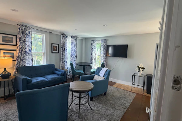 Comfy Downtown Getaway w/ Full Kitchen - Close to the Beach