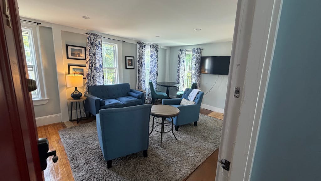 Comfy Downtown Getaway w/ Full Kitchen - Close to the Beach
