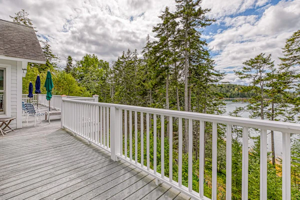 Comfortable bayfront home with beautiful views, large deck & on-site tennis