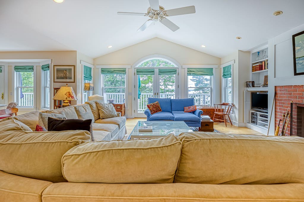 Comfortable bayfront home with beautiful views, large deck & on-site tennis