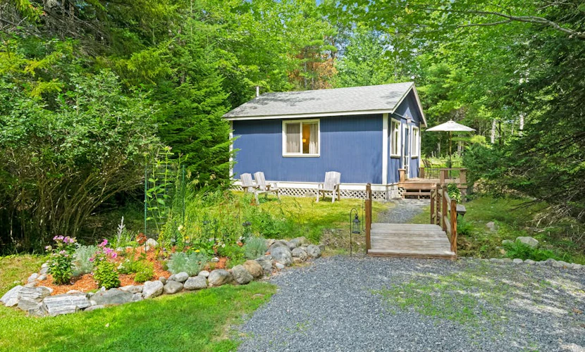 Woodland Home near Long Pond w/ Spacious Living Area, Full Kitchen & Deck