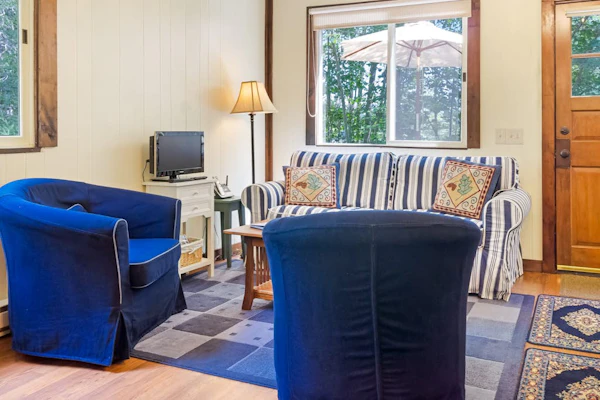 Woodland Home near Long Pond w/ Spacious Living Area, Full Kitchen & Deck
