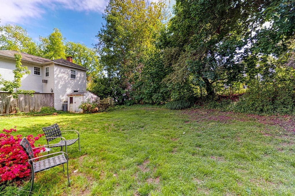 Comfortable Castine getaway w/ a full kitchen - walk to the waterfront