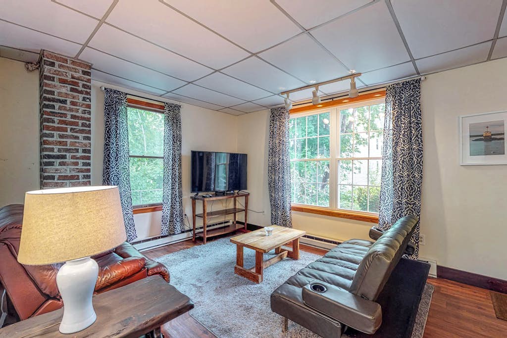 Comfortable Castine getaway w/ a full kitchen - walk to the waterfront