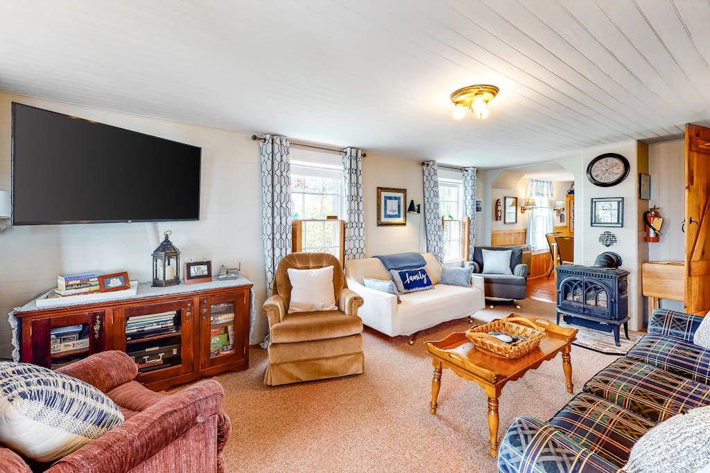 Ocean Point Cottage With Waterfront Access