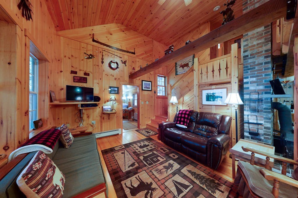 Lakefront Cabin on a Double Lot w/ 500' of Pebble Beach, Outdoor Fireplace, WiFi