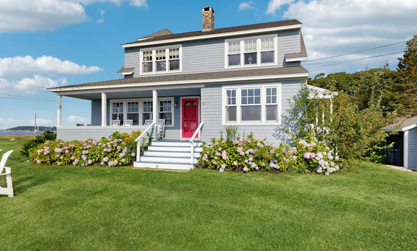 Oceanfront home incredible ocean views, deck & location