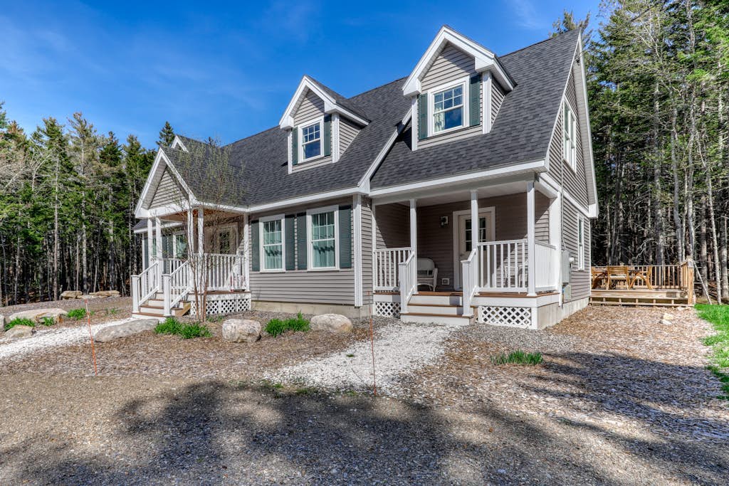 Secluded Dog-Friendly Getaway w/ Free WiFi, Private Washer/Dryer, Furnished Deck