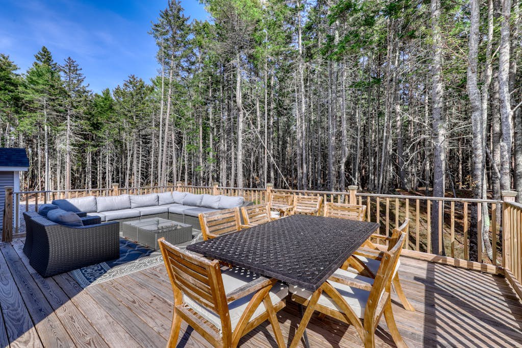 Secluded Dog-Friendly Getaway w/ Free WiFi, Private Washer/Dryer, Furnished Deck