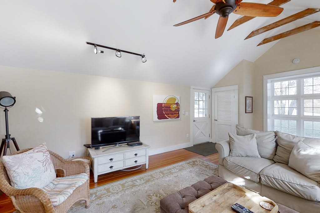 Historical New England home, outdoor shower , Dog-friendly
