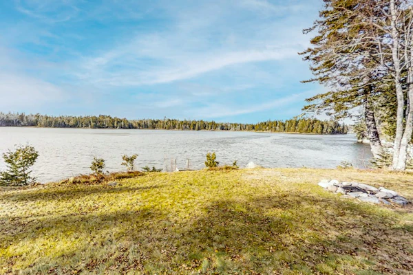 Dory Haven: Cove-front Home with sunroom, screened porch & waterfront yard