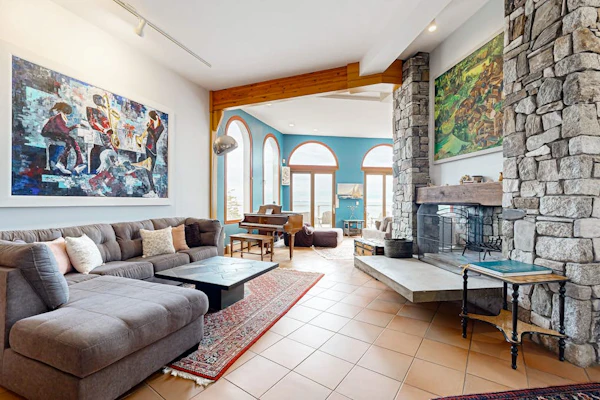 Private Oceanfront Home -- 2 Fireplaces, 4 Decks & Grill, Dog-friendly