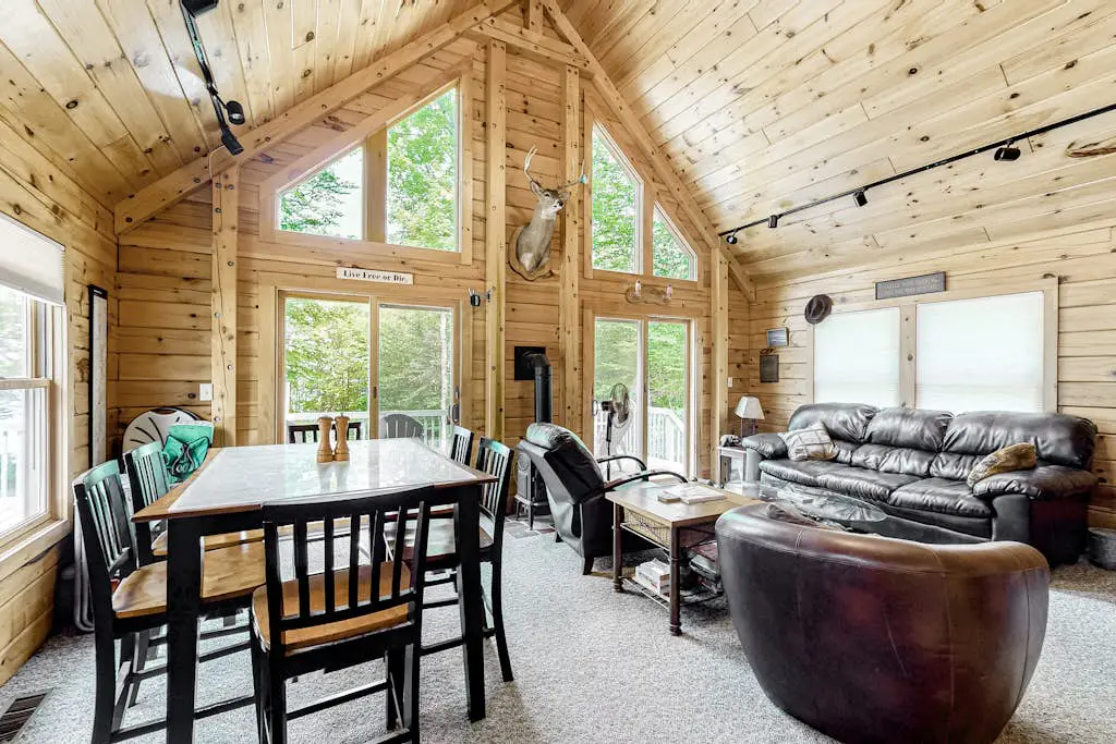Lucky Lakefront Log Cabin