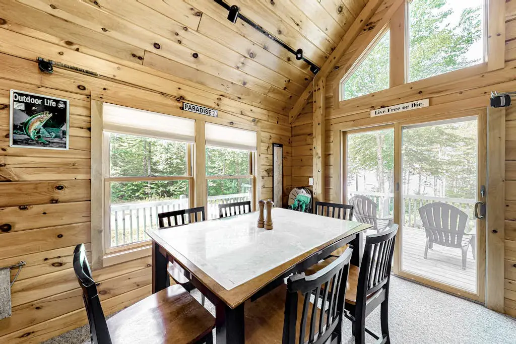 Lucky Lakefront Log Cabin