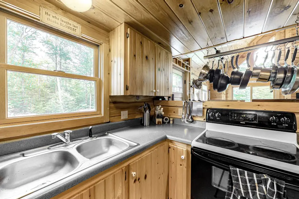 Lucky Lakefront Log Cabin