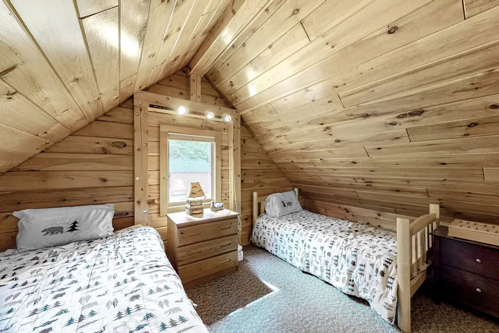 Lucky Lakefront Log Cabin