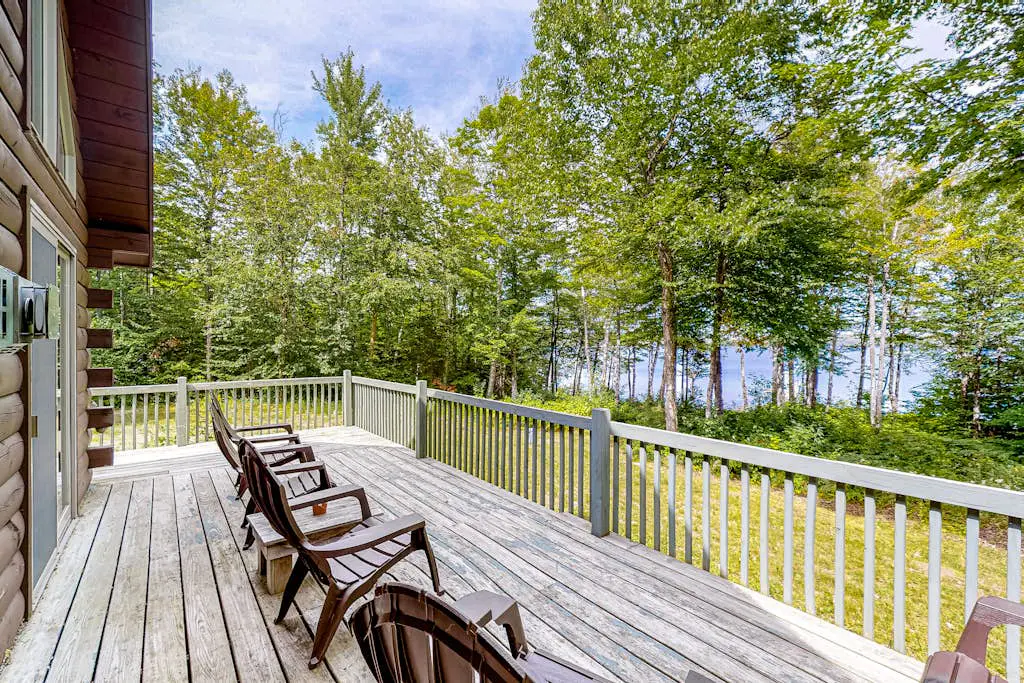 Lucky Lakefront Log Cabin