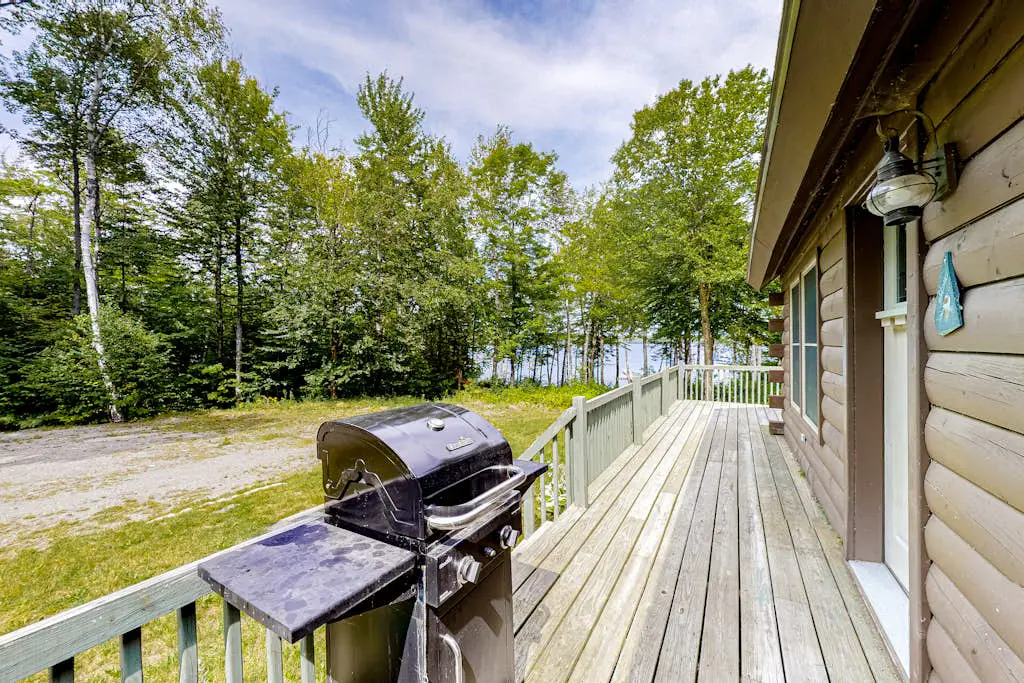 Lucky Lakefront Log Cabin
