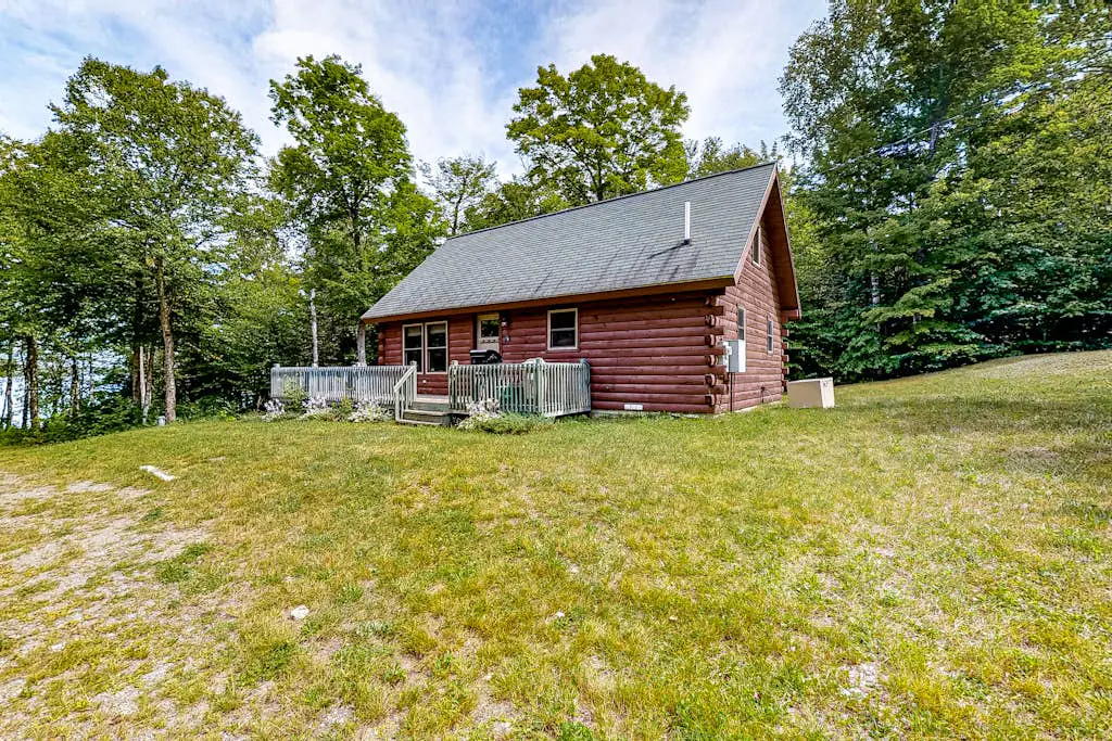 Lucky Lakefront Log Cabin