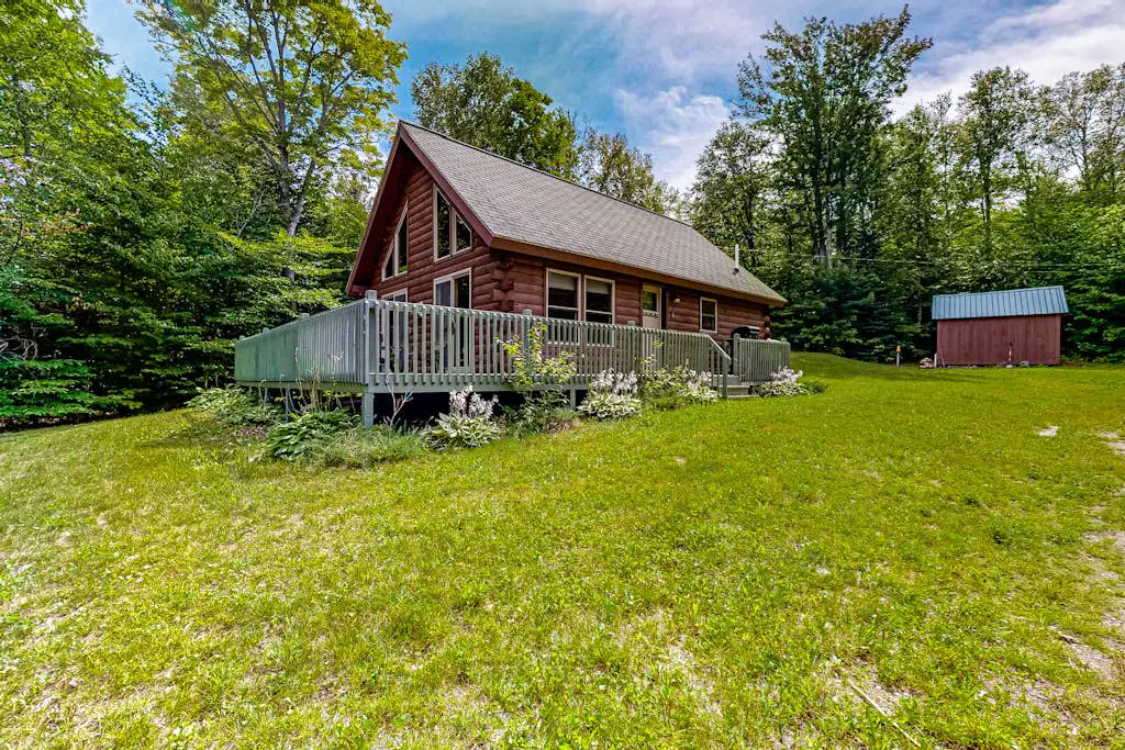 Lucky Lakefront Log Cabin
