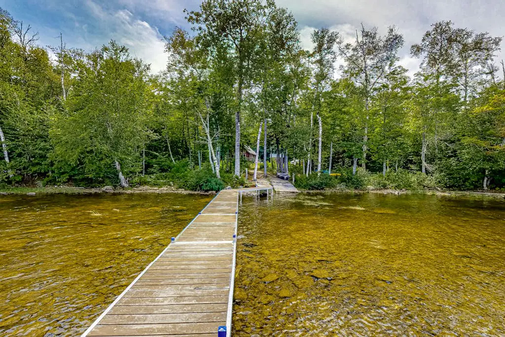 Lucky Lakefront Log Cabin