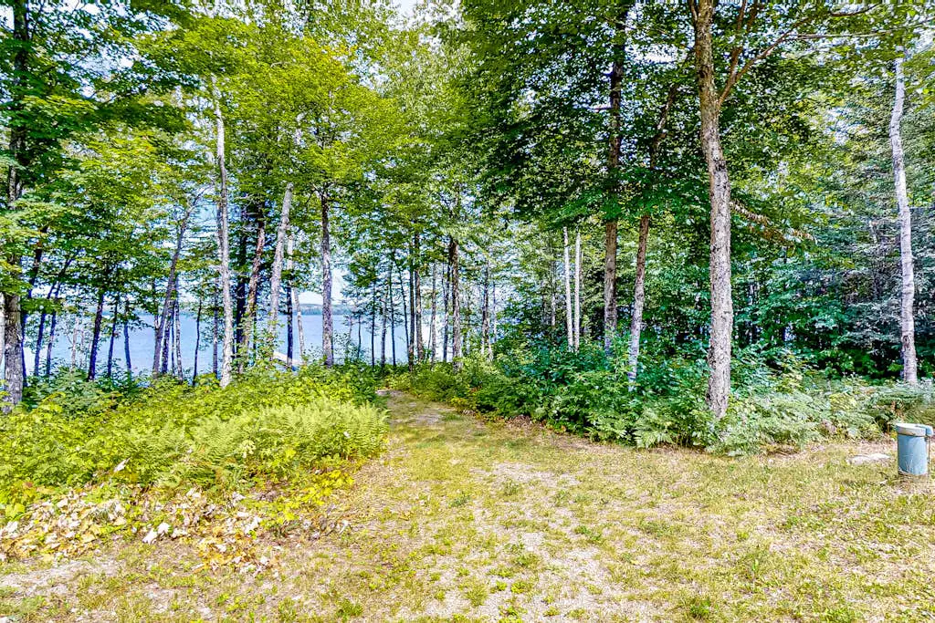 Lucky Lakefront Log Cabin