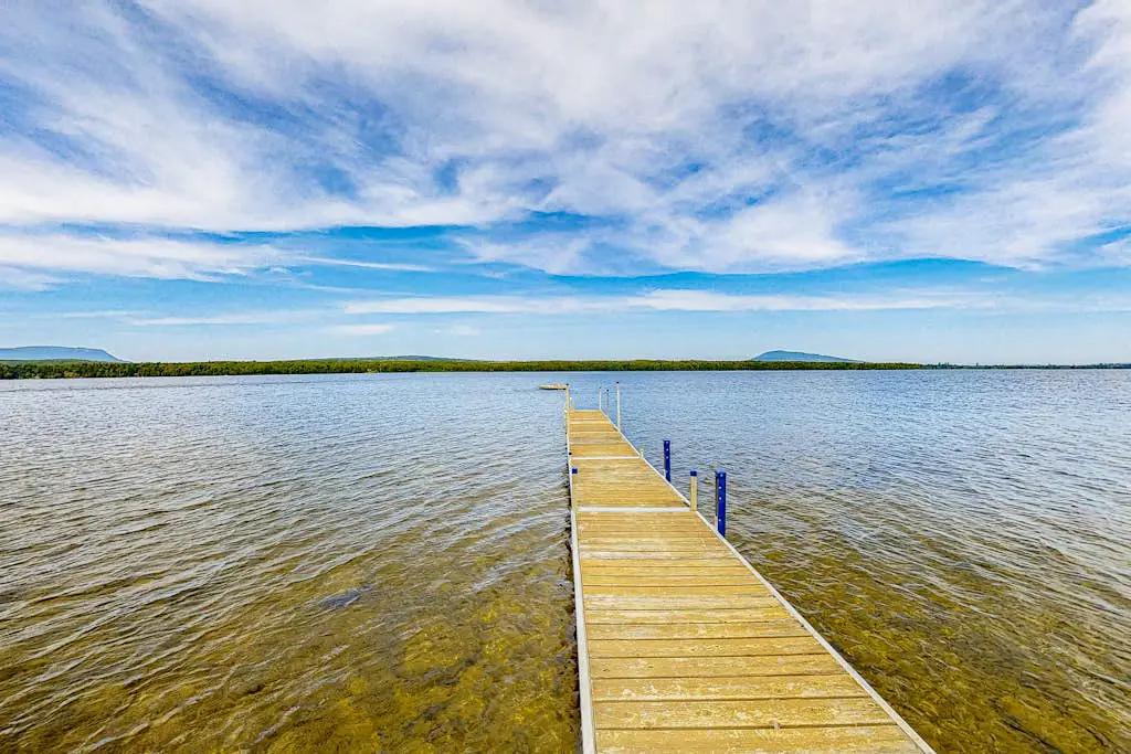 Lucky Lakefront Log Cabin